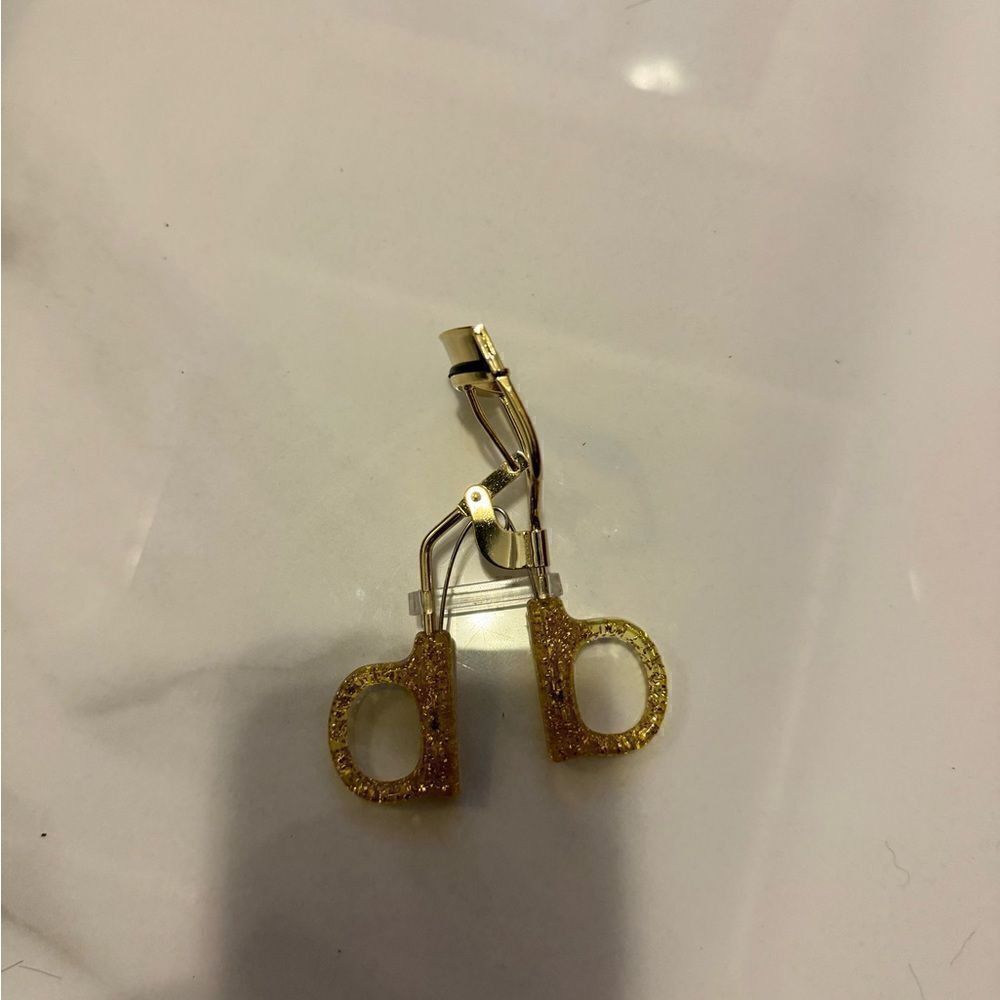 Goldโeyelashโcurlerโ#18